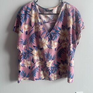 BUNDLE ONLY - 2+ ITEMS

SHEIN Pink Floral V-Neck Blouse